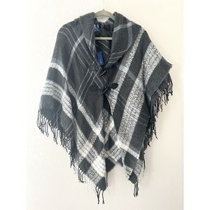 NWT Soft and Warm Grey & White Plaid Fringe Poncho